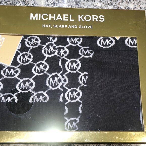 Michael Kors MK Logo Hat Scarf & Gloves Gift Set Black NWT in Box - Picture 8 of 8